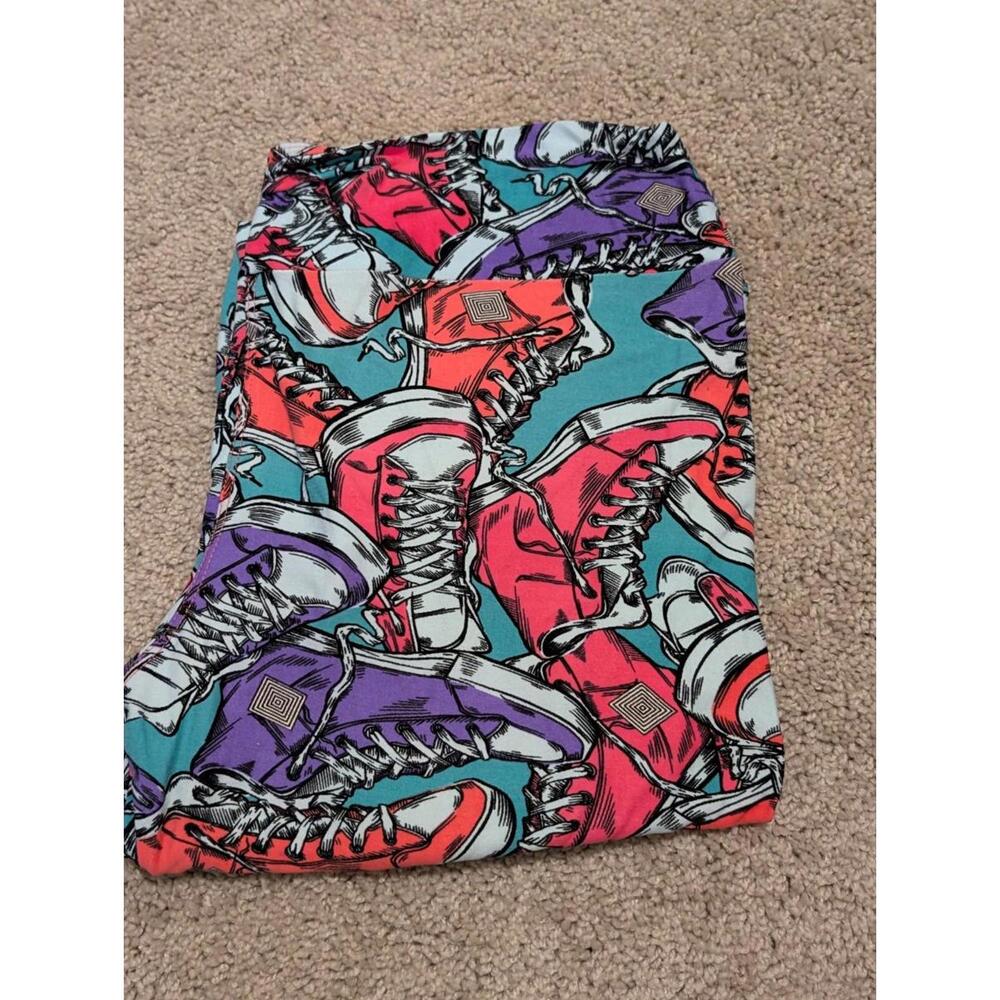 LULAROE T&C Tall & Curvy - SNEAKERS CONVERSE CHUCKS LEGGINGS